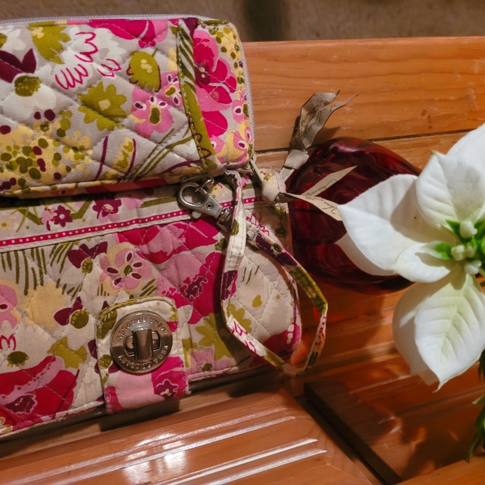 Vera Bradley matching wallet & wristlet in great condition